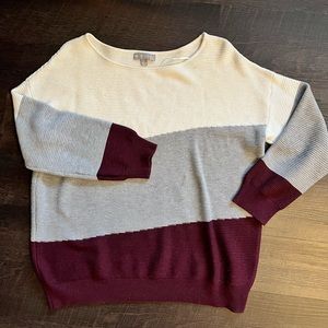 Color-block light sweater in white, grey, and burgundy